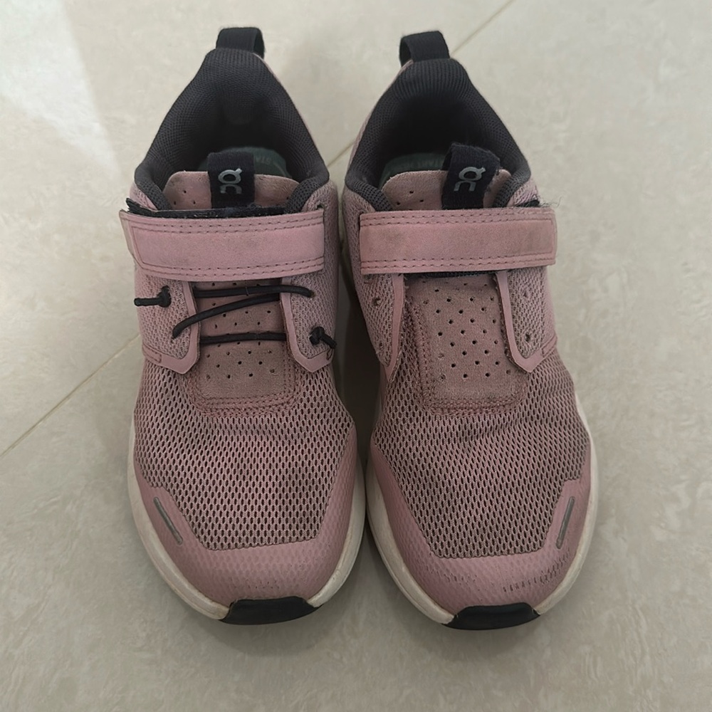 OnCloud cloud play kids sneaker